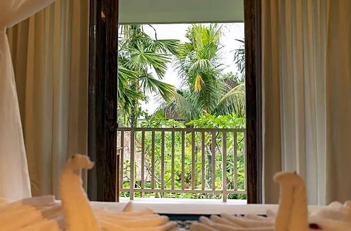 By Prasi Hotel
