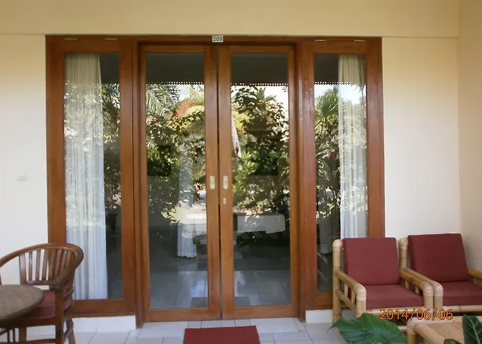 By Prasi Hotel